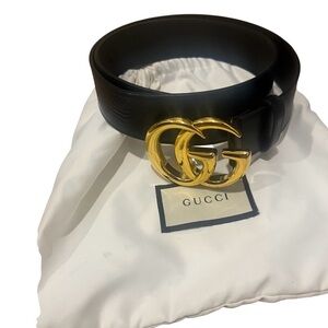 GUCCI BLACK LEATHER BELT WITH INTERLOCKING GOLD COLOR EMBLEM